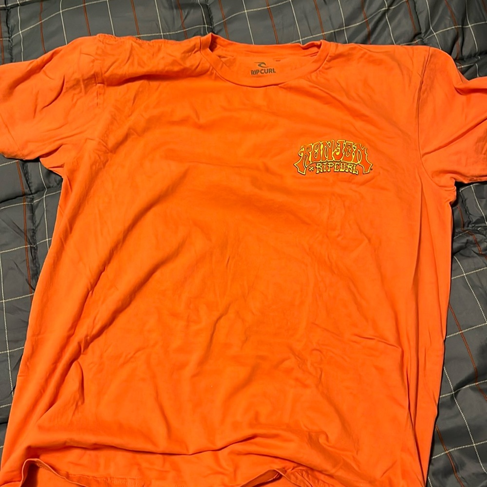 Salmon Color Ron Jon T Shirt
Size M
